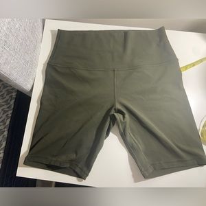 Lululemon align high rise short 8”